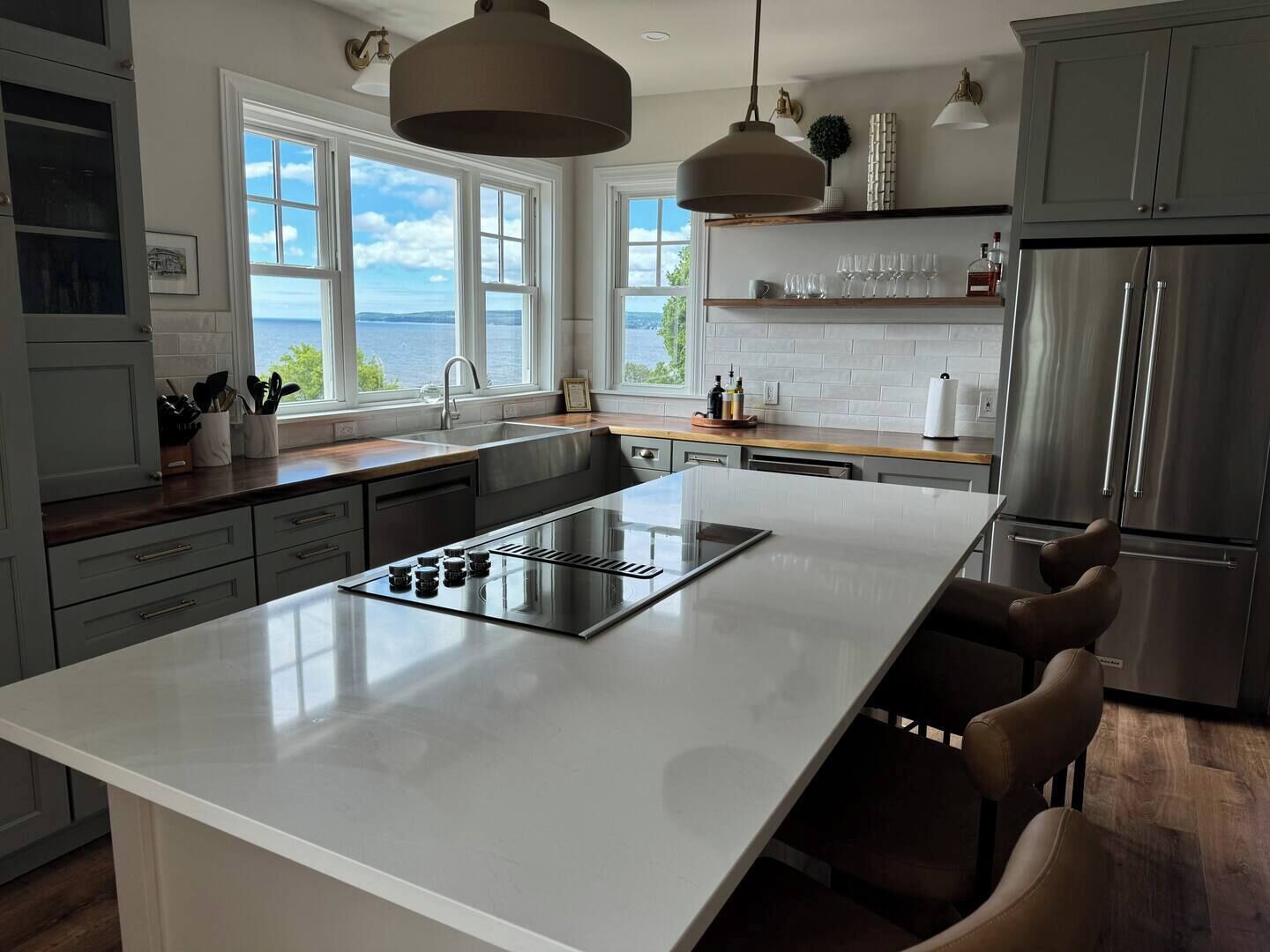 Micro-ondes, four, plaque de cuisson, lave-vaisselle