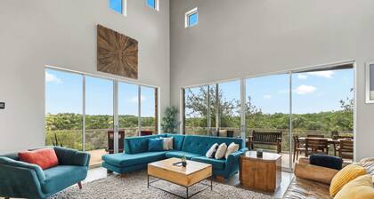 Luxury 4BR Hilltop Retreat Hot Tub & Scenic Views