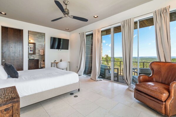 4 bedrooms, desk, iron/ironing board, free WiFi