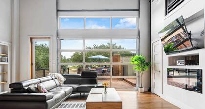 Luxury 7BR Hill Country Gem with Barndominium