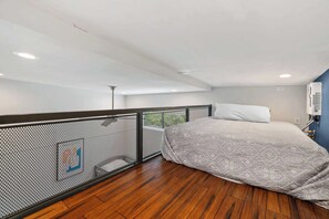 7 bedrooms, iron/ironing board, WiFi, bed sheets