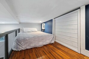 7 bedrooms, iron/ironing board, WiFi, bed sheets