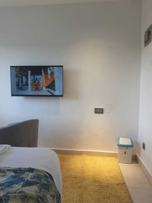 1 habitación, tabla de planchar con plancha, internet y ropa de cama 