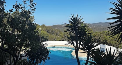 TWO BEDROOM HOUSE WITH SWIMMING POOL & AMAZING VIEWS!