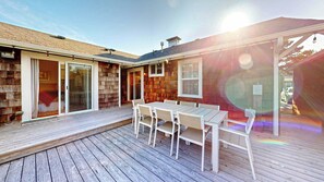 Outdoor dining - SALTWORKS COTTAGE at Seaside Beach (Seaside)