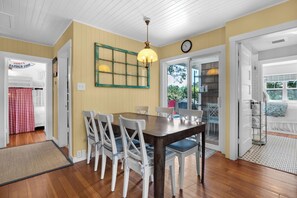 Dining - SALTWORKS COTTAGE at Seaside Beach (Seaside)