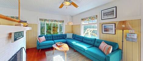 テレビ、暖炉、DVD プレーヤー、ステレオ