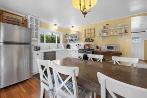 Fridge, microwave, oven, stovetop - SALTWORKS COTTAGE at Seaside Beach (Seaside)