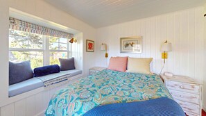 3 bedrooms, free WiFi, bed sheets - SALTWORKS COTTAGE at Seaside Beach (Seaside)