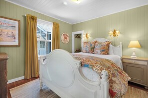 3 bedrooms, free WiFi, bed sheets - SALTWORKS COTTAGE at Seaside Beach (Seaside)
