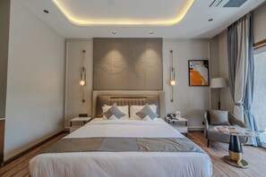 Hypo-allergenic bedding, in-room safe, desk, laptop workspace - AMARTARA THE RESORT (Abu Road)