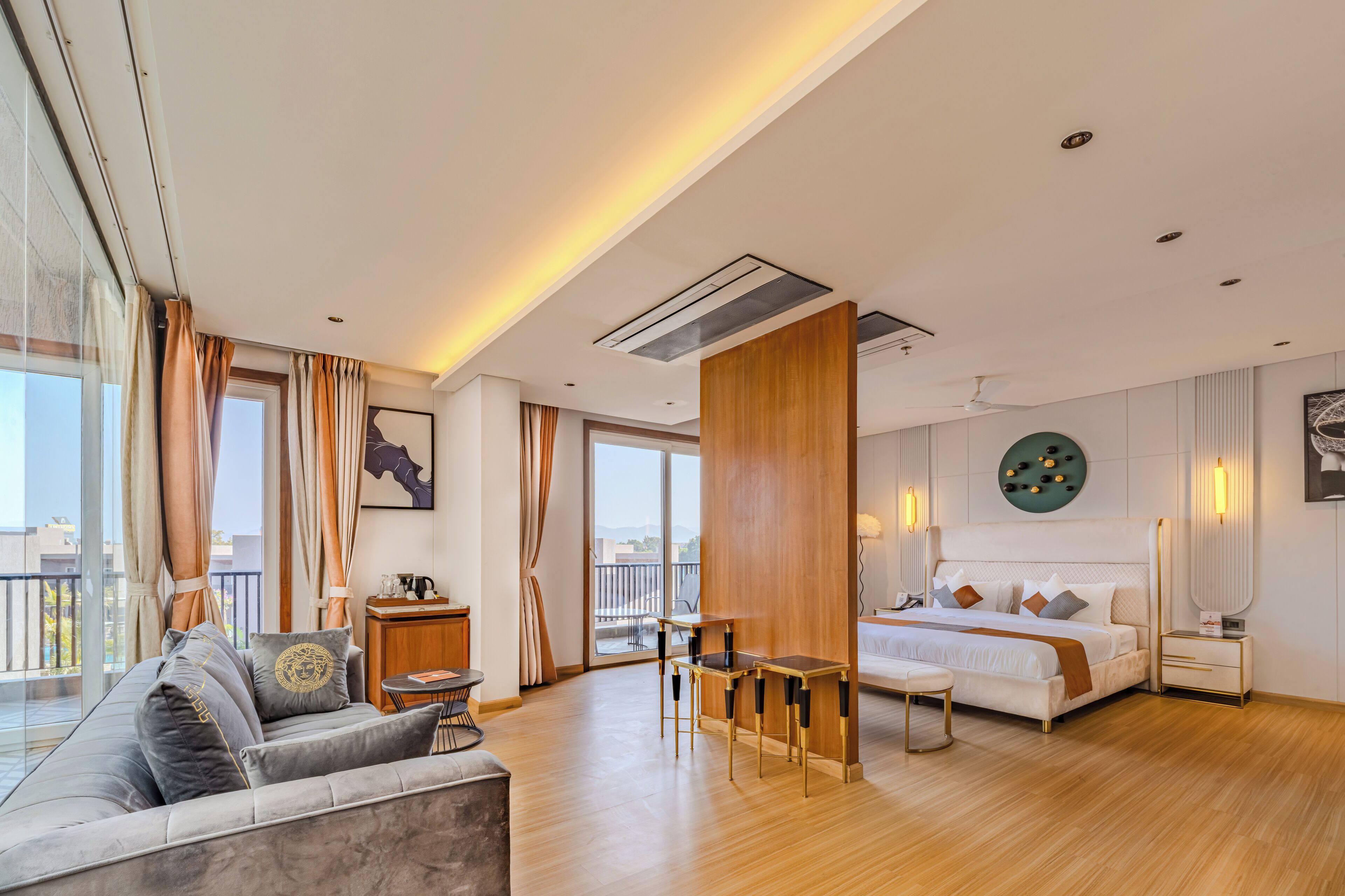 Hypo-allergenic bedding, in-room safe, desk, laptop workspace