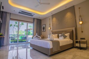 Rohini 01 Villa Garden View | Hypo-allergenic bedding, in-room safe, desk, laptop workspace