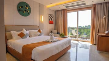 Premier Room Garden View | Hypo-allergenic bedding, in-room safe, desk, laptop workspace