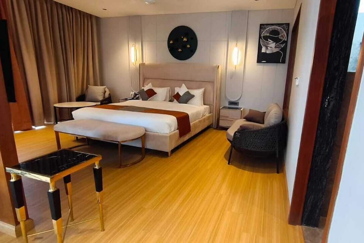 Honeymoon Suite Hill View