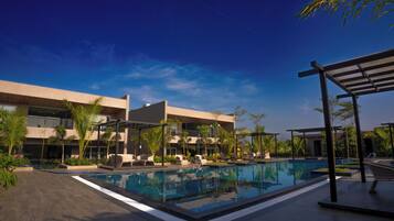 2 piscinas al aire libre