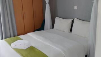 1 slaapkamer, een strijkplank/strijkijzer, internet, beddengoed