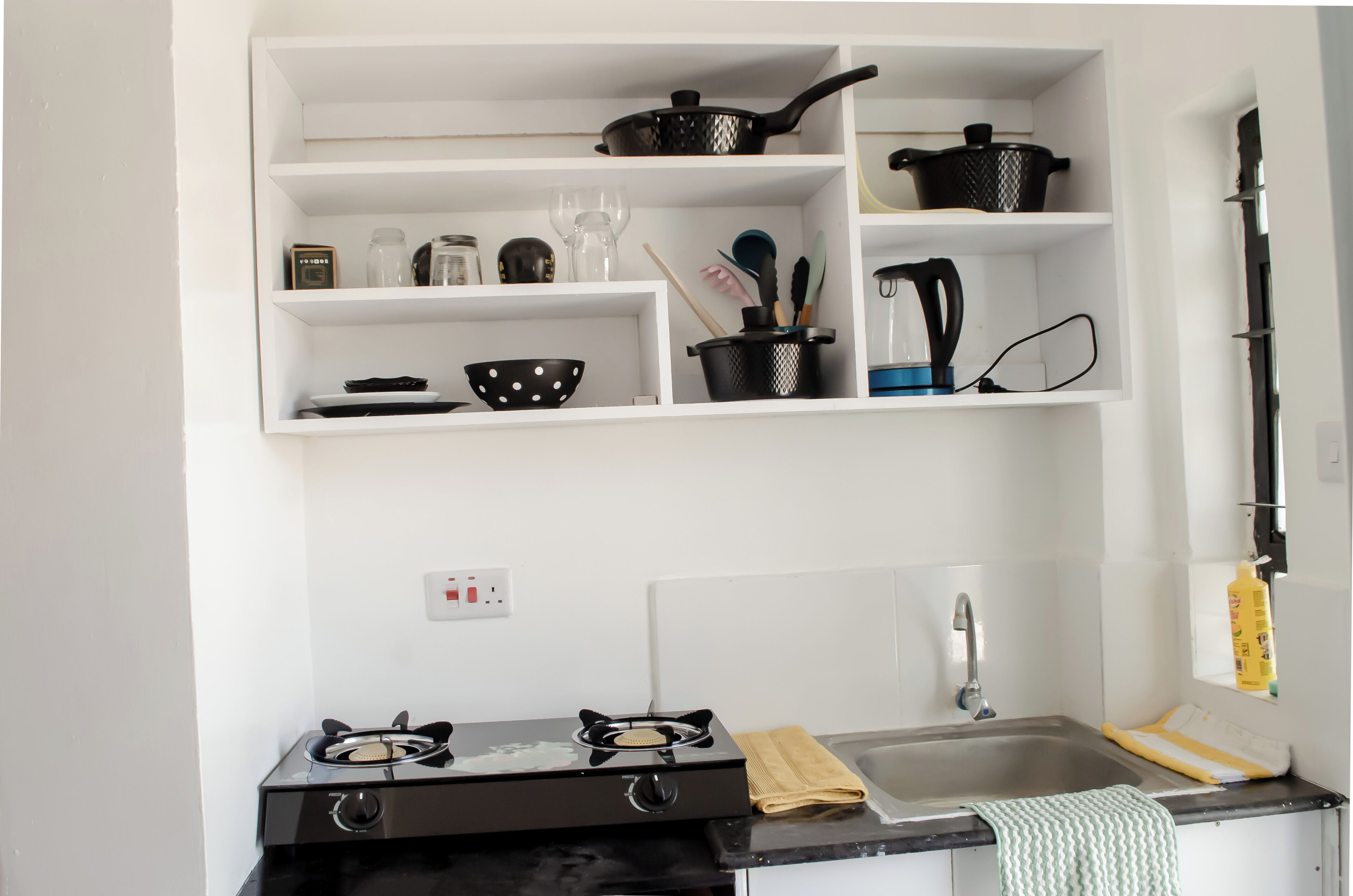 Een magnetron, een kookplaat