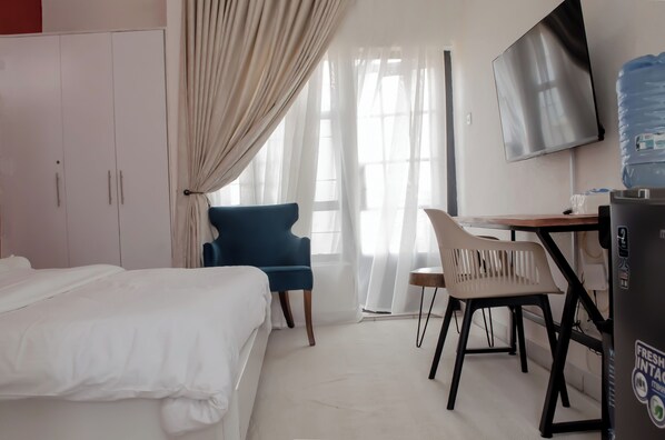 1 bedroom, iron/ironing board, internet, bed sheets