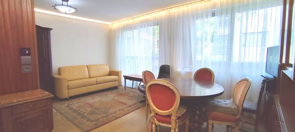 TV, DVD player, books, stereo