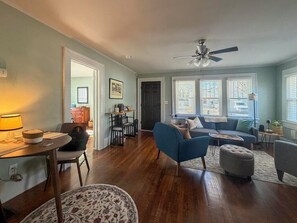 تلفزيون ذكي، كُتُب، ستيريو