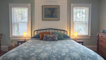 2 bedrooms, desk, iron/ironing board, free WiFi