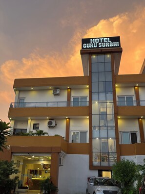 A multi-story hotel with a sign reading "Hotel Guru Surbhi." - Hotel Guru Surbhi (Paonta Sahib)