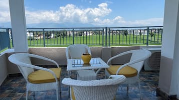 Executive suite, balkon, uitzicht op bergen | Uitzicht vanaf balkon