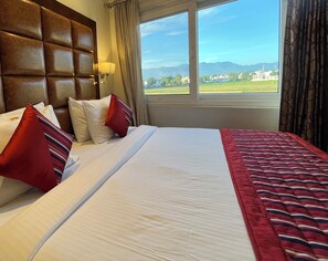 Premium Room, Mountain View | Pemandangan dari bilik