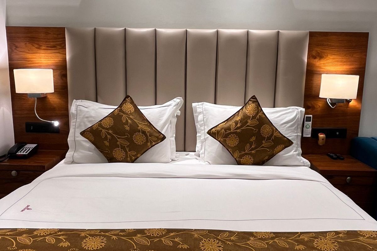 Executive Suite, Balcony, Mountain View | In-room safe, blackout drapes, soundproofing, iron/ironing board