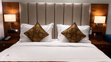 Executive-sviitti, parveke, vuoristonäköala | Tallelokero huoneessa, pimennysverhot, äänieristys, silitysrauta/-lauta