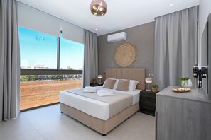 3 bedrooms, iron/ironing board, internet, bed sheets