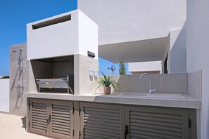 Property grounds - Princess Margaret Luxury Villa - Large Pool (Protaras)