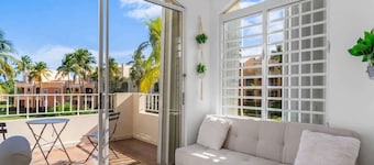 Studio w/ King Bed & Balcony