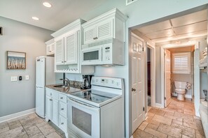 Condo, 1 Bedroom | Private kitchen