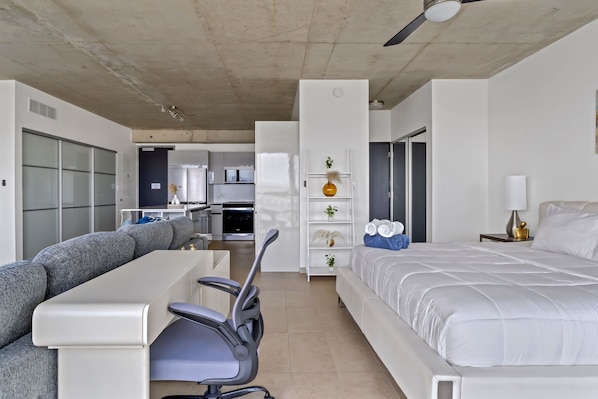 Desk, iron/ironing board, WiFi, bed sheets