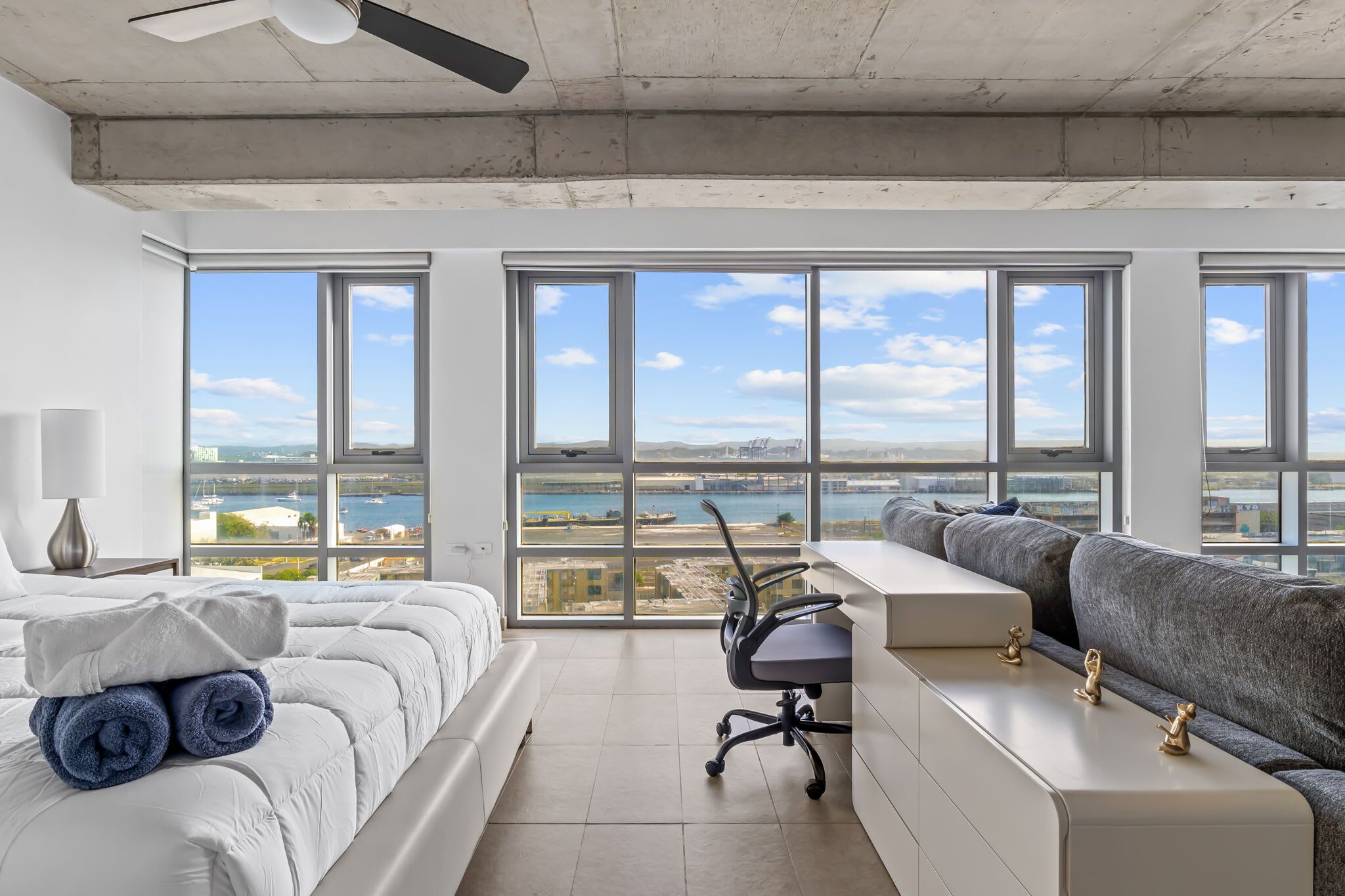 Desk, iron/ironing board, WiFi, bed sheets