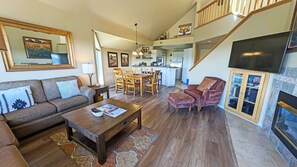 Condo, 2 Bedrooms | Living area | Smart TV - River Ridge 423a 2 Bedroom Condo (Bend)