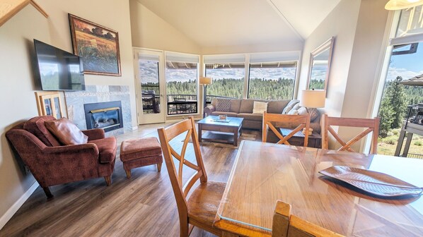 Condo, 2 Bedrooms | Living area