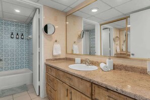 Shower, hair dryer, towels - Walk to Beach Studio @ESJ (Carolina)