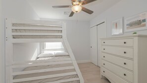 4 bedrooms, WiFi, bed sheets