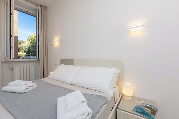 2 chambres, fer et planche à repasser, Wi-Fi, draps fournis