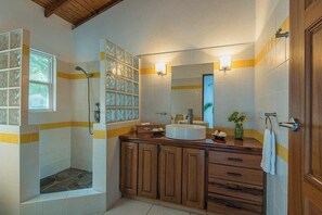 Bathroom - RM Marina (Bequia Island)