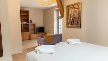 4 bedrooms, in-room safe, iron/ironing board, travel cot