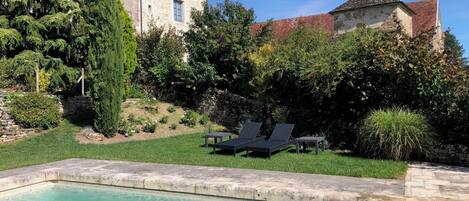 حمّام سباحة خارجي، حمّام سباحة مُدفَّأ