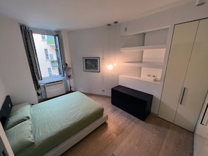 1 bedroom, iron/ironing board, internet, bed sheets