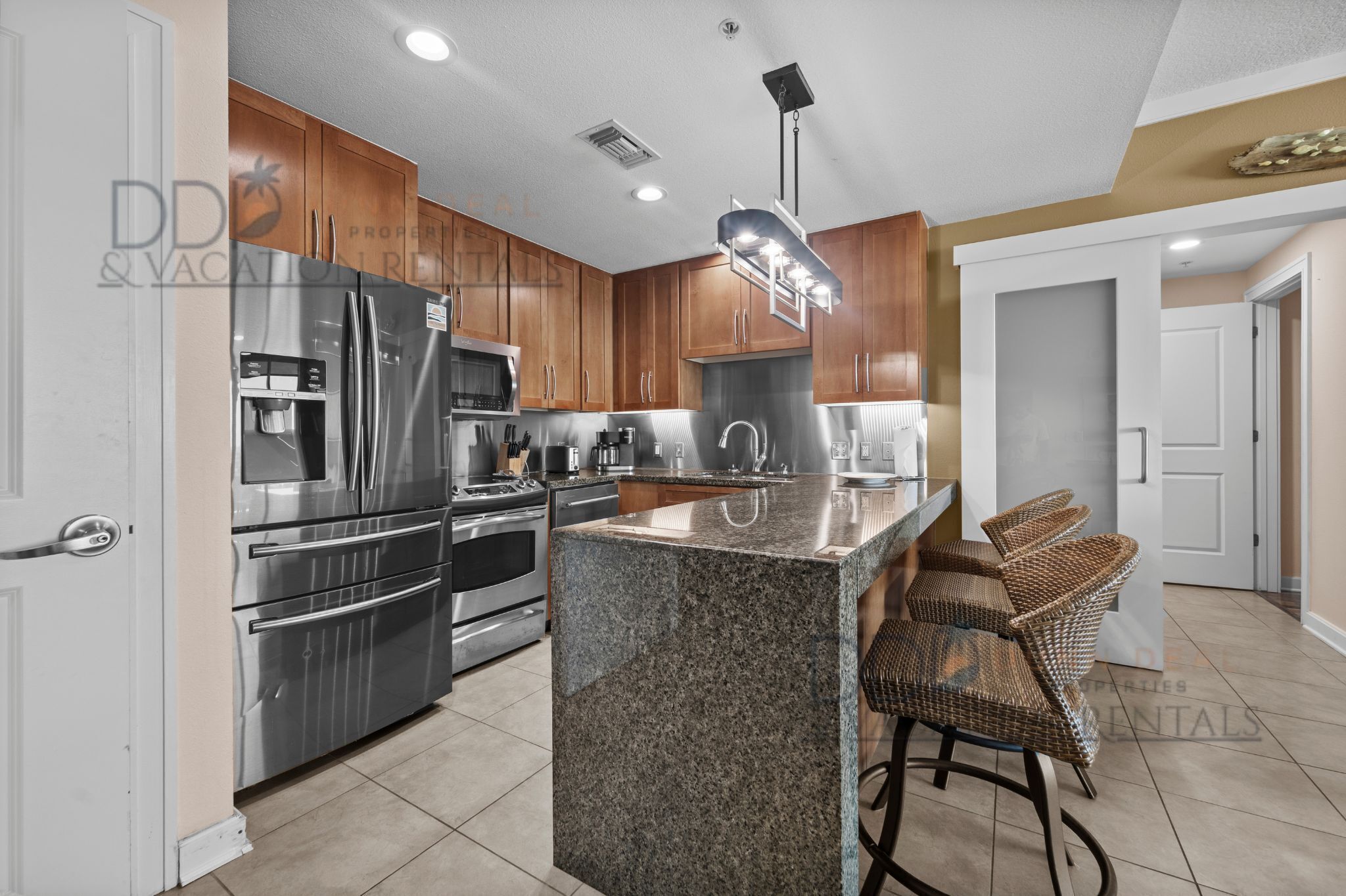 Frigorífic, microones, forn i placa de cuina 