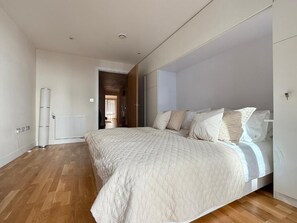 3 bedrooms, iron/ironing board, WiFi, bed sheets - Luxury 3-Bedroom near Tower Bridge – Family & Business Read (London)