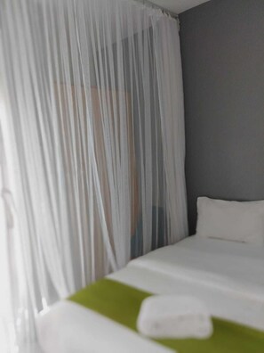1 bedroom, iron/ironing board, internet, bed sheets