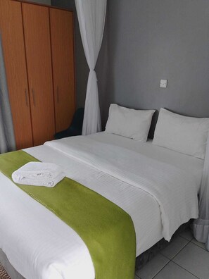 1 bedroom, iron/ironing board, internet, bed sheets